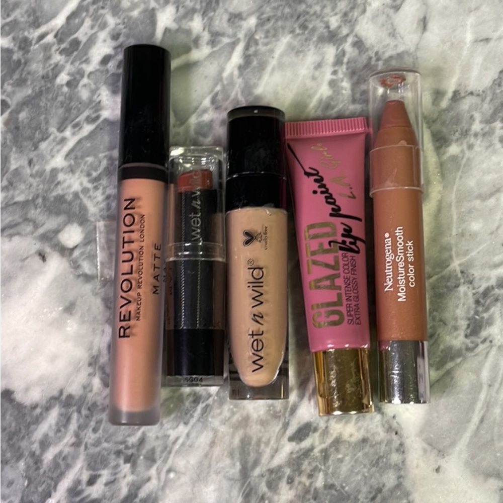 Revolution Wet n Wild LA Girl Neutrogena Lip Bundle